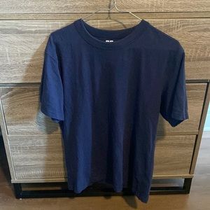 Uniqlo U shirt navy blue. S